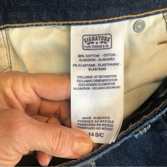 Levi Signature Low Rise Boot Cut Women’s Jeans Dark Wash Authentic Levi Sz14S - Picture 7 of 10